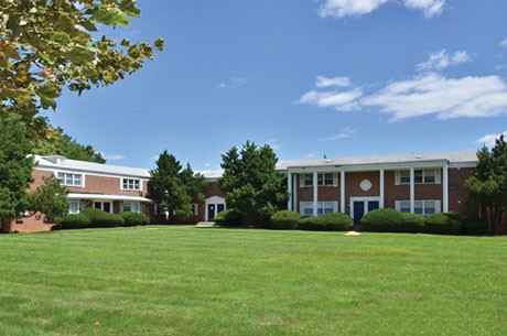 Sutton Pointe Apartments - Photo 2 of 13