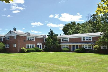 Sutton Pointe Apartments - Photo 3 of 13