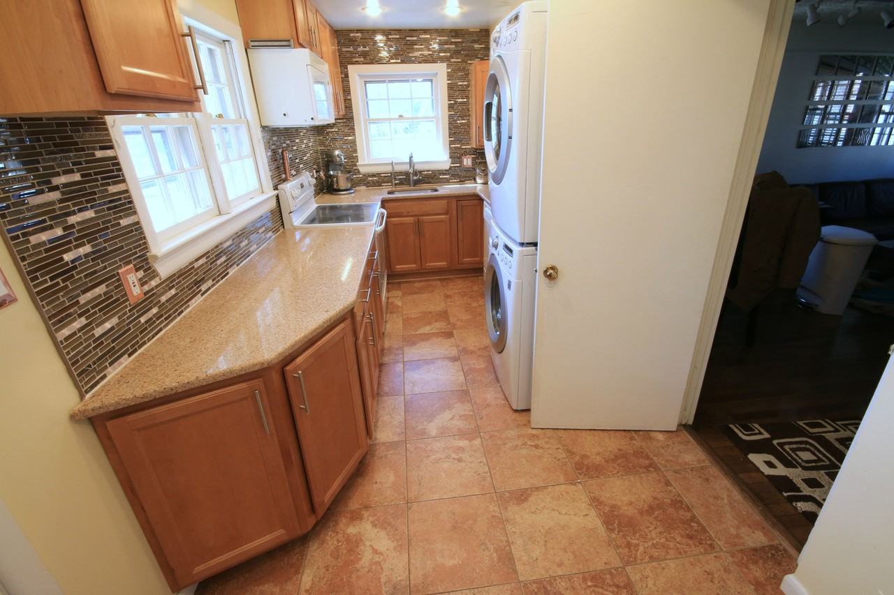 467 Hampton Court - Photo 2 of 24