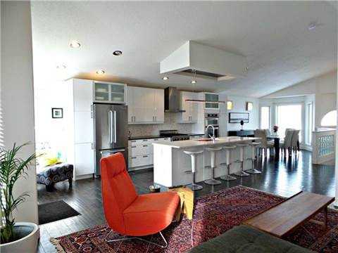 9829 66 Ave - Photo 2 of 8