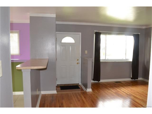 7526 Superior St - Photo 3 of 26