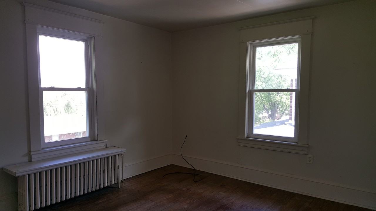 1256 Hamilton Terrace SE - Photo 2 of 8