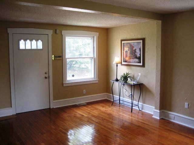 1202 Elm Ave - Photo 3 of 14