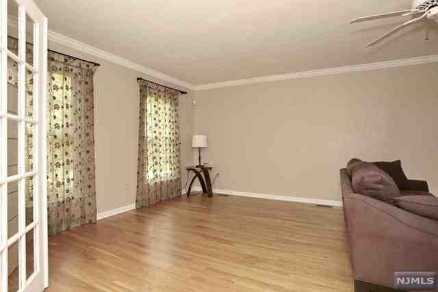 145 Highland Ct - Photo 3 of 25