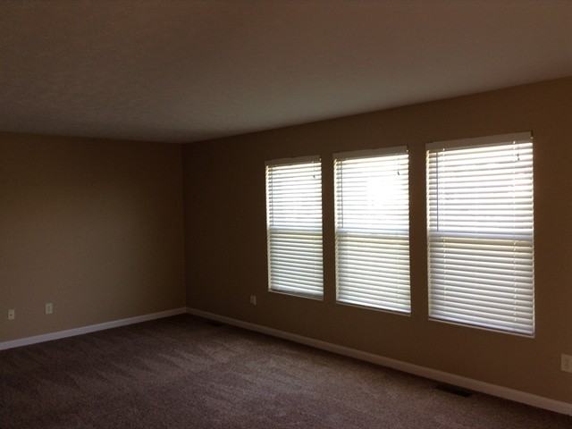 10204 Meadow Glen Dr - Photo 3 of 15