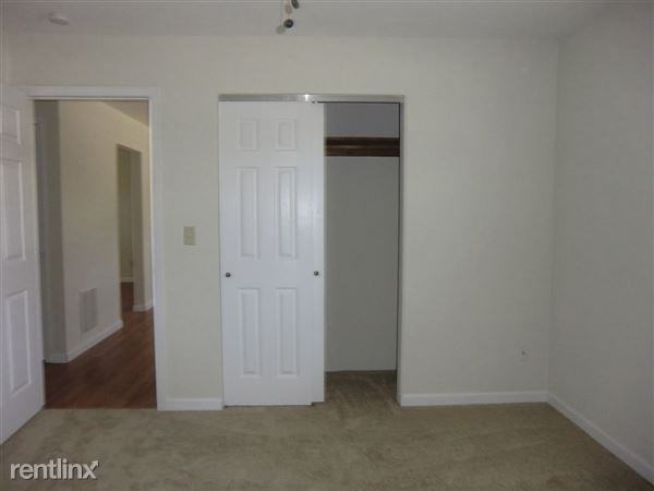 402 Red Bud Ln - Photo 2 of 12