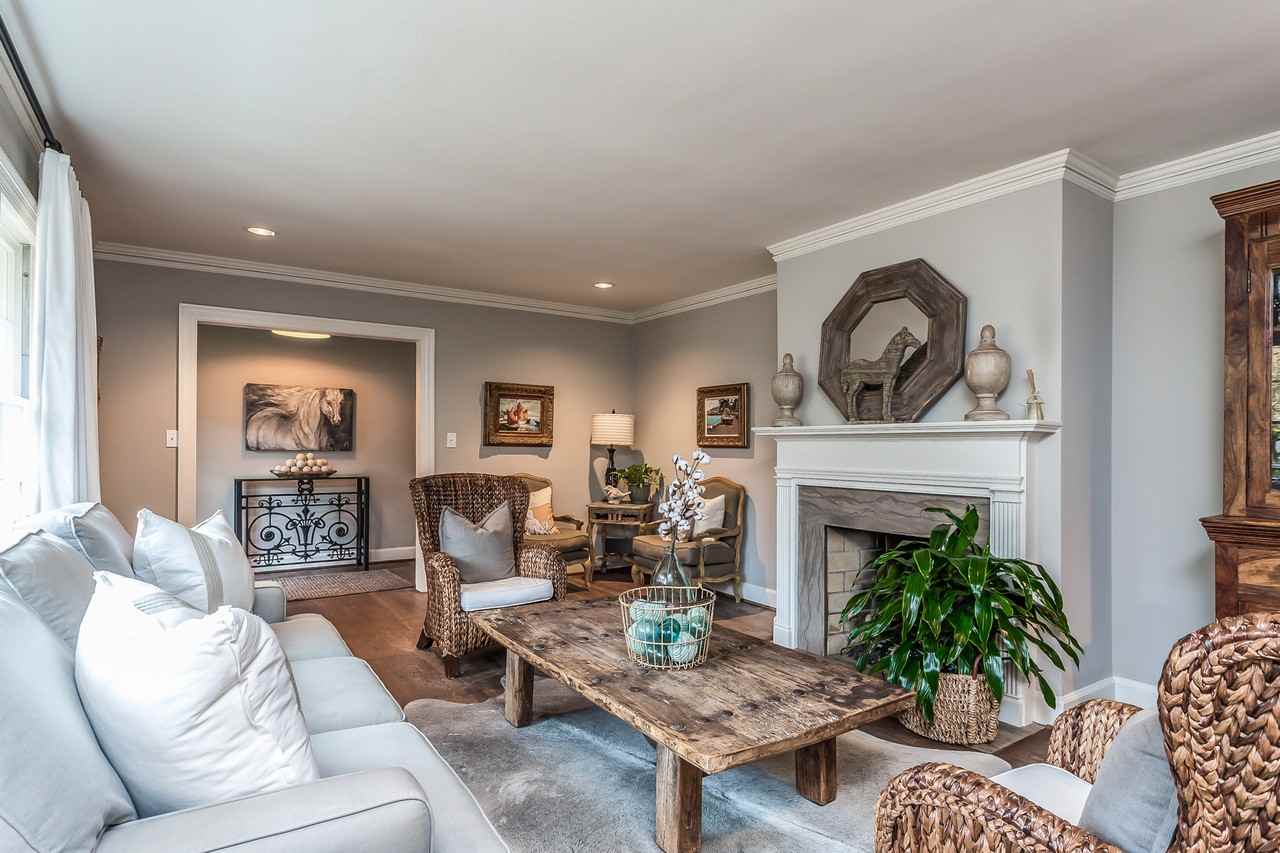 487 Bryn Mawr Ln NW - Photo 3 of 19