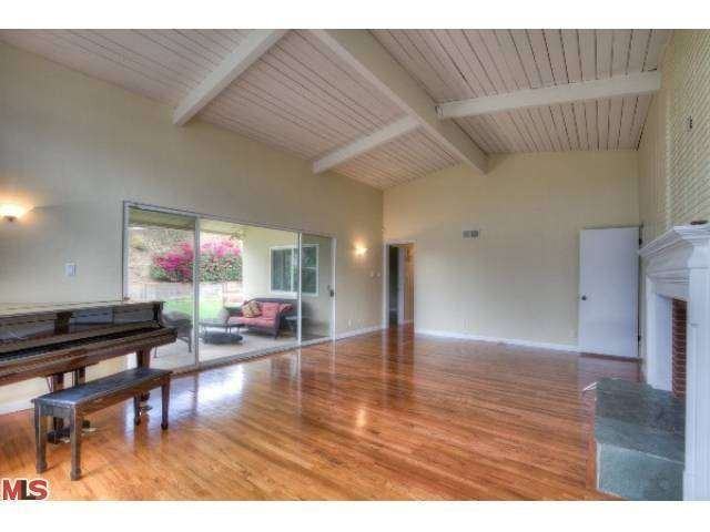 5539 S Holt Ave - Photo 2 of 10