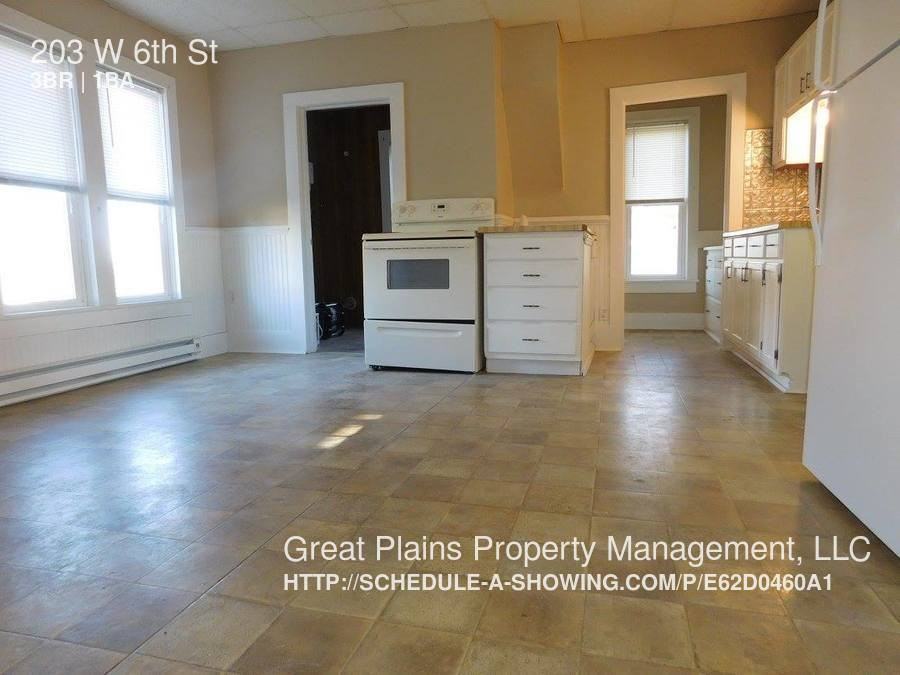 203 6th St #1 - Photo 3 of 14