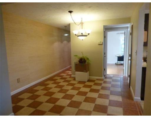 121 Erin Rd #121 - Photo 3 of 13