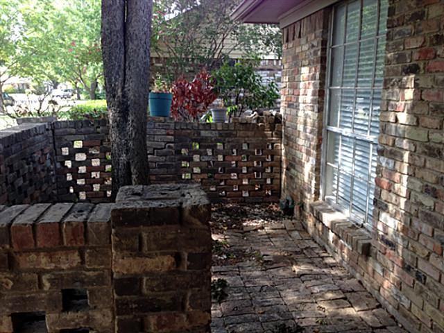 913 Pebblebrook Dr - Photo 2 of 22