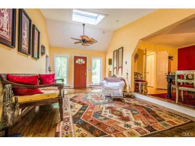 403 Newtown Turnpike - Photo 3 of 25