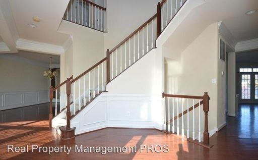 10225 Broadsword Dr - Photo 2 of 24