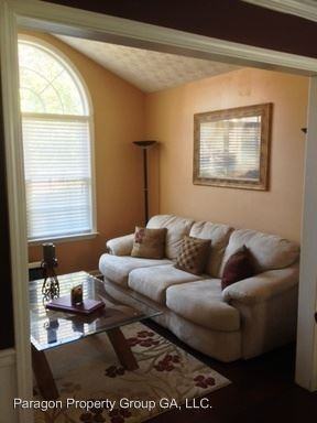 1444 Evanston Ln - Photo 3 of 14