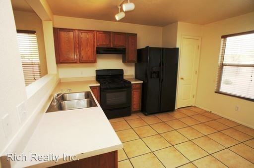 4255 E Babbling Brook Dr - Photo 3 of 6