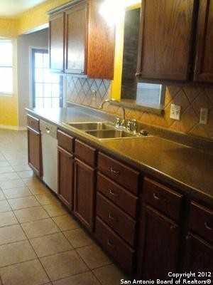 15127 Elkton Dr - Photo 3 of 21