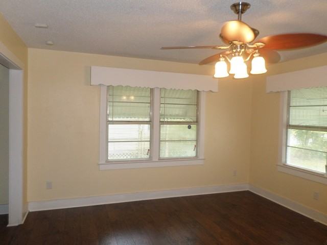 3309 W Lee St - Photo 2 of 17