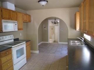 1764 Oakland St - Photo 2 of 4