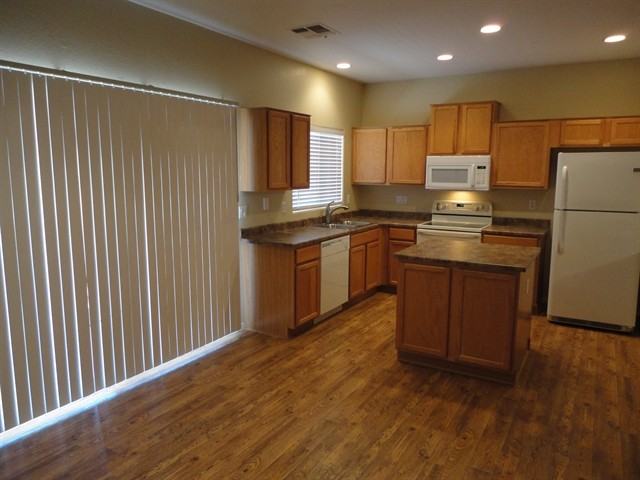 13021 W Weldon Ave - Photo 3 of 11