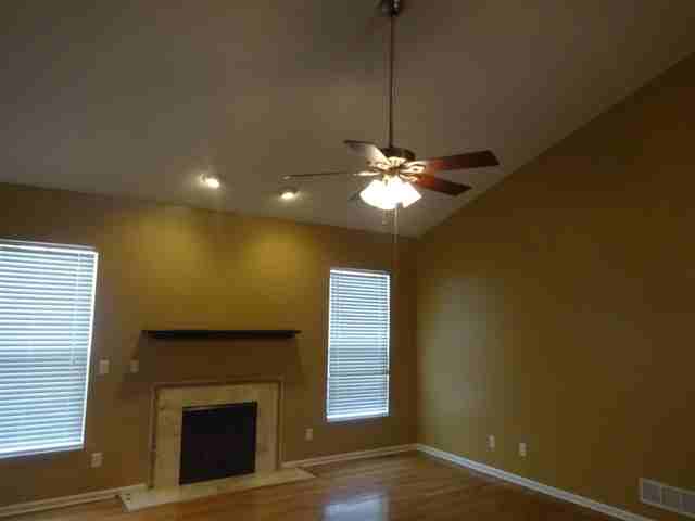 1095 Mastell Dr - Photo 3 of 15