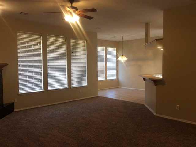 8413 NW 74th St - Photo 3 of 14