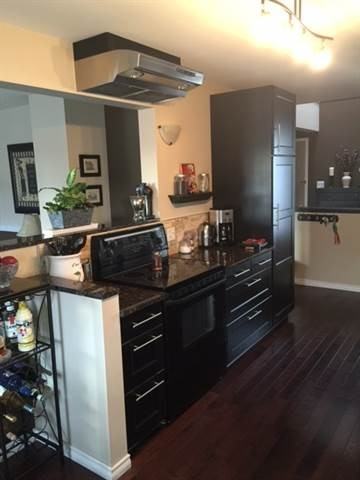 2911 36 St NW - Photo 2 of 5