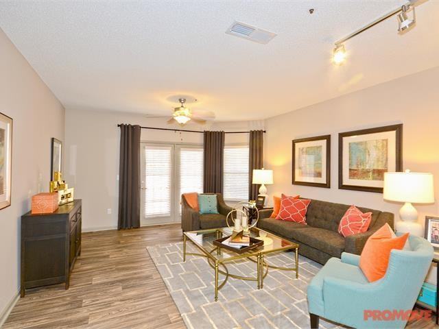 1000 Spalding - Photo 2 of 10