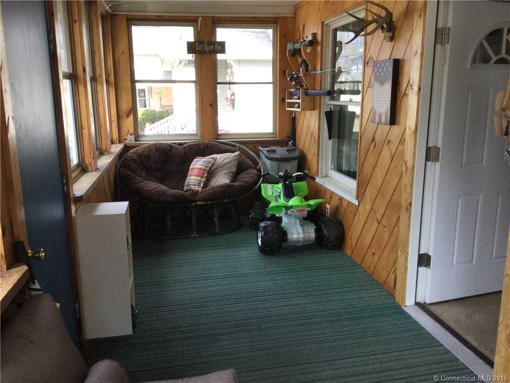 12 Dean Ave - Photo 3 of 24