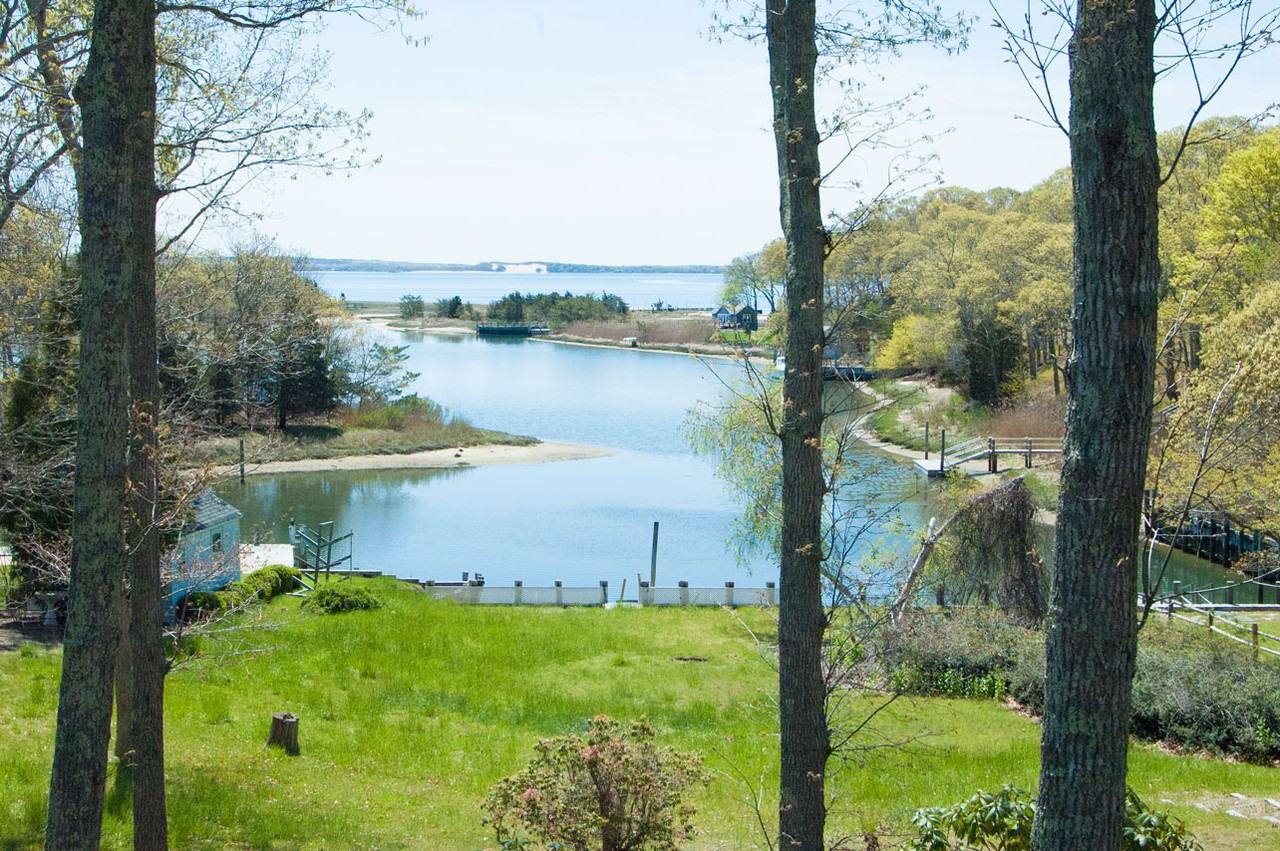 400 Little Peconic Bay Rd - Photo 3 of 6
