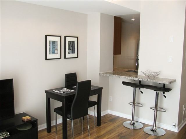 64 Douro St - Photo 2 of 13