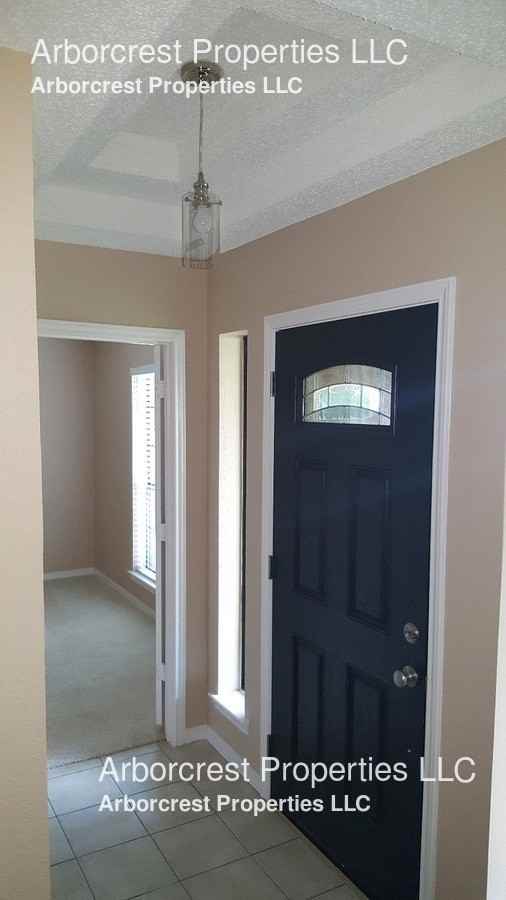 1912 N Irving Heights Dr - Photo 2 of 10