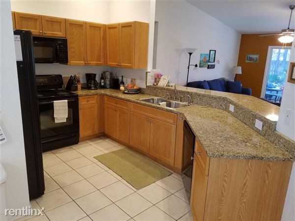 100 Amherst Way - Photo 3 of 10