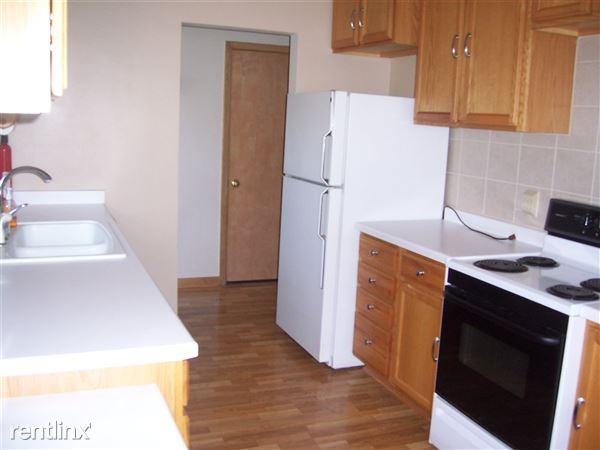 1320 Neenah St - Photo 3 of 16