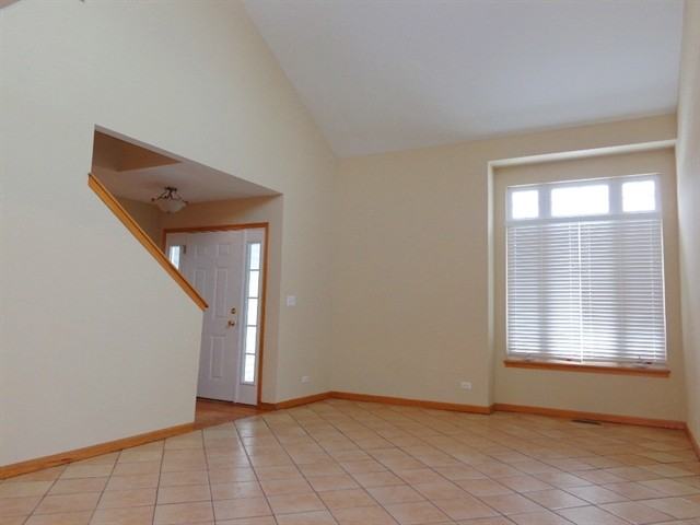 1061 N Ohio St - Photo 2 of 10