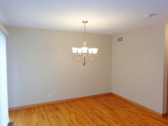 1061 N Ohio St - Photo 3 of 10