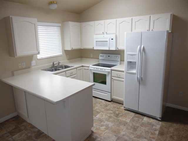 1039 W 1100 S - Photo 3 of 7