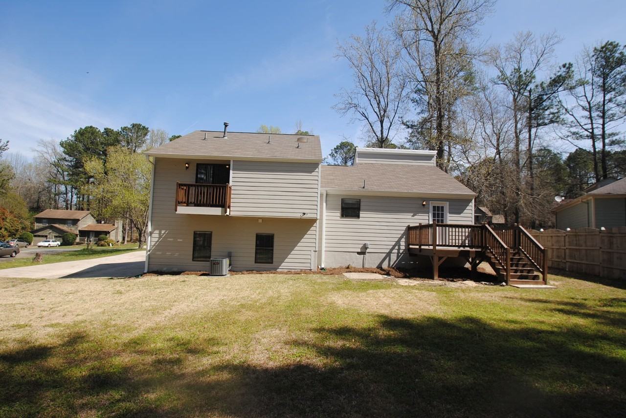 2672 Deerfield Cir - Photo 2 of 2