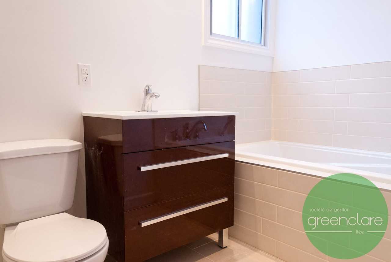 4825 Avenue Wilson - Photo 2 of 8