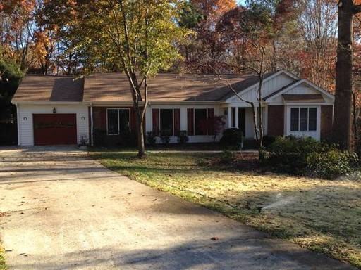 2102 Oakcrest Ct - Photo 2 of 4