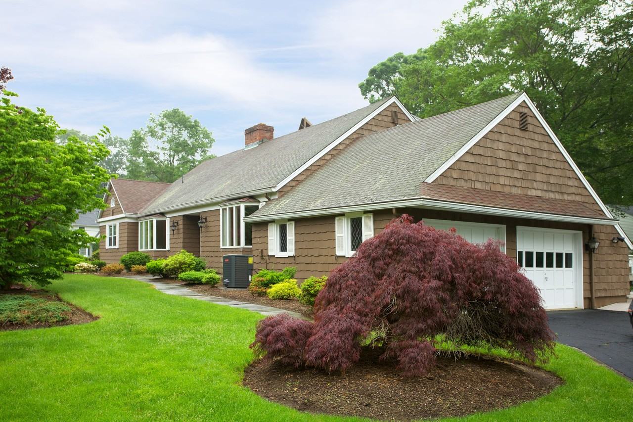 344 W Shore Dr - Photo 2 of 25