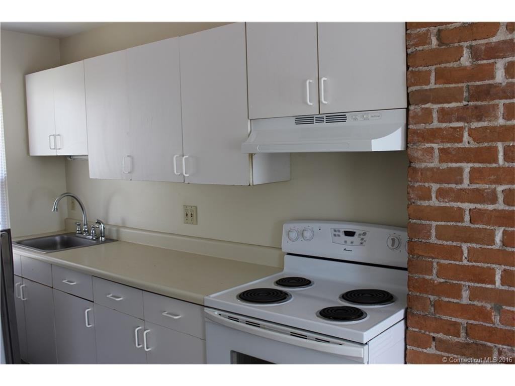 108 Prospect St - Photo 3 of 8