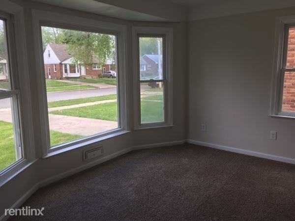 580 W Arlington St - Photo 3 of 9