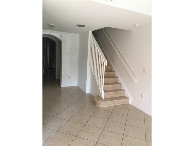 937 SW 143rd Ave - Photo 3 of 8