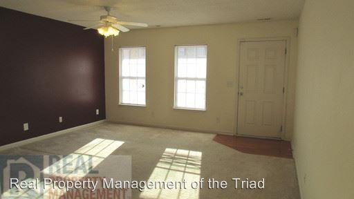 118 Breezeway Ln - Photo 2 of 17