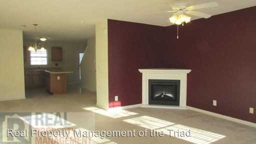 118 Breezeway Ln - Photo 3 of 17