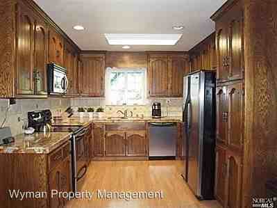 28 Ivy Ct - Photo 3 of 10