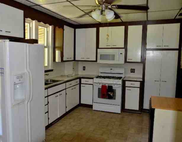 278 W 1st St - Photo 3 of 7