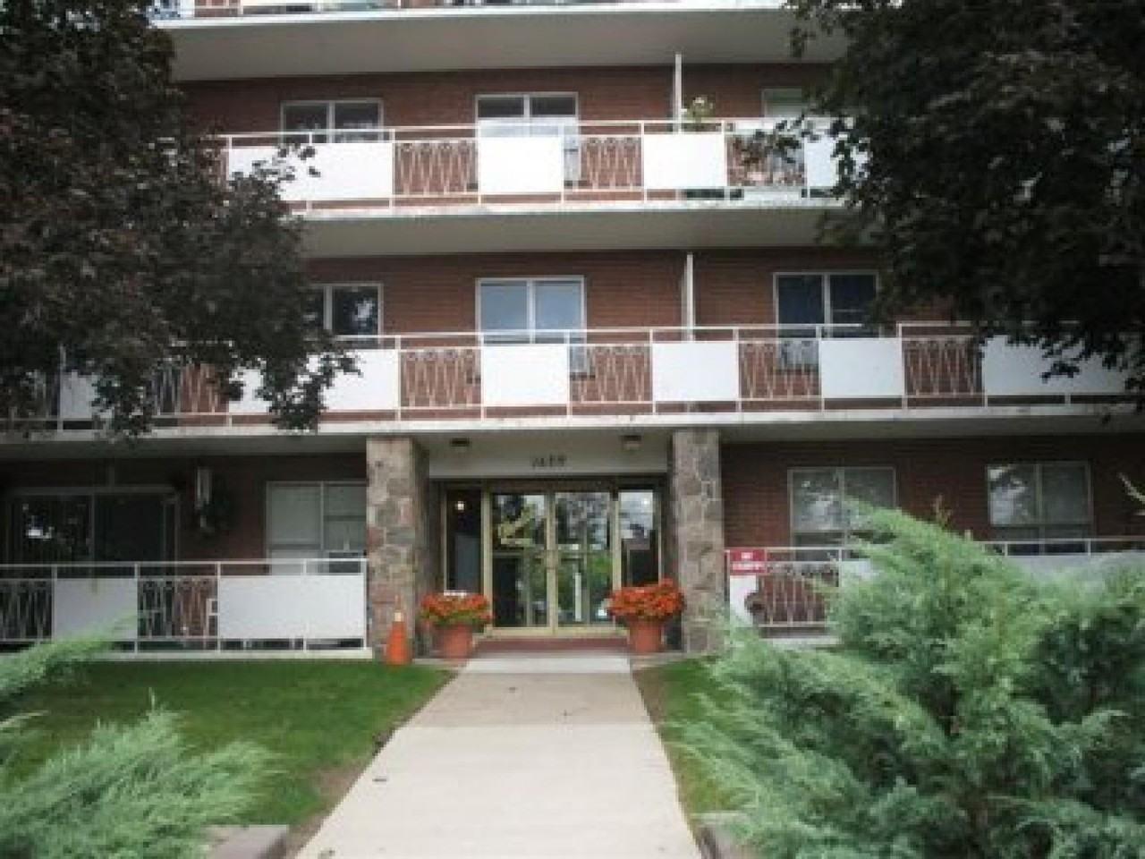 2609 King St E - Photo 3 of 5