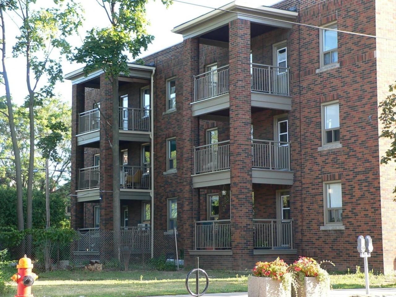 972 King St W - Photo 2 of 4