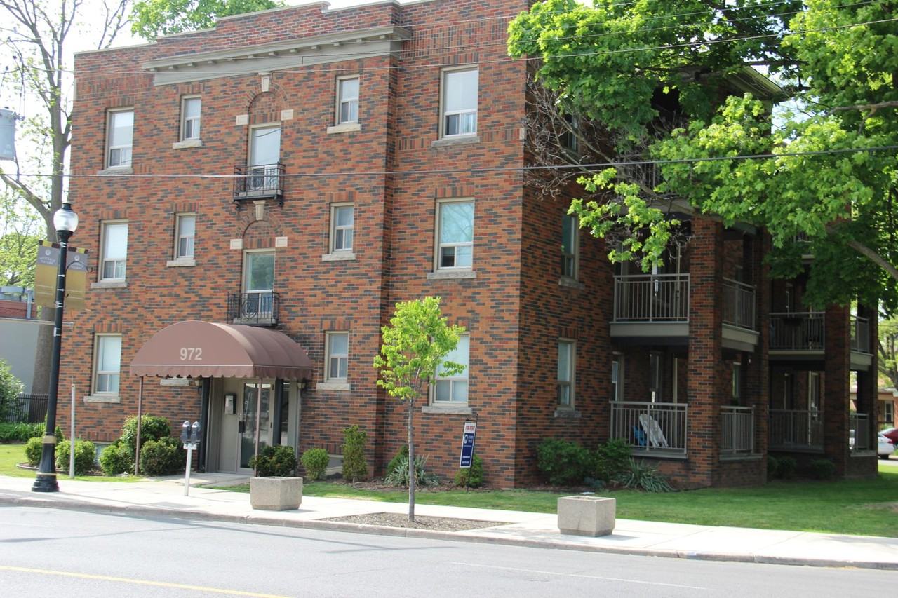 972 King St W - Photo 3 of 4